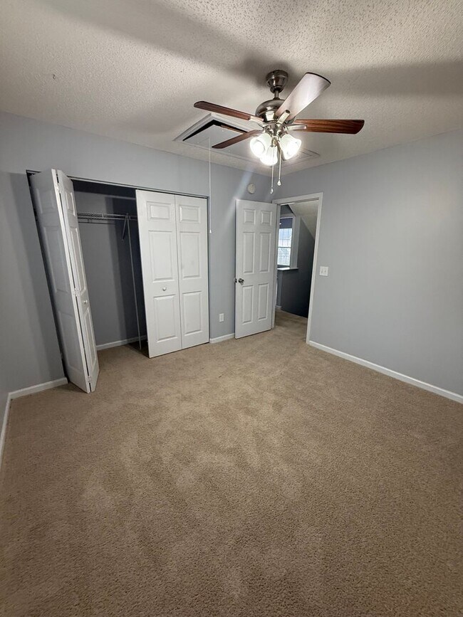 Building Photo - Beautiful 4 Bedroom