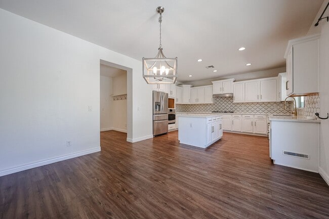 Building Photo - 2744 E Donato Dr