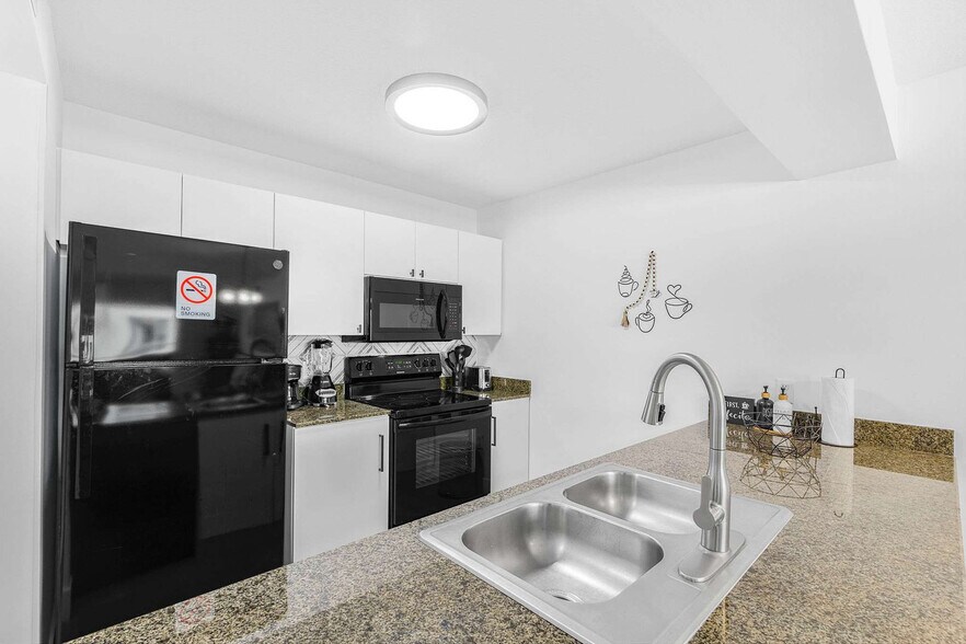 Building Photo - 1 SE 12th St