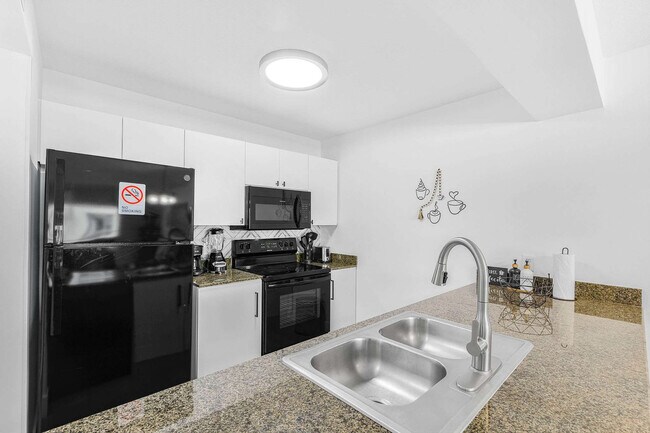 Building Photo - 1 SE 12th St