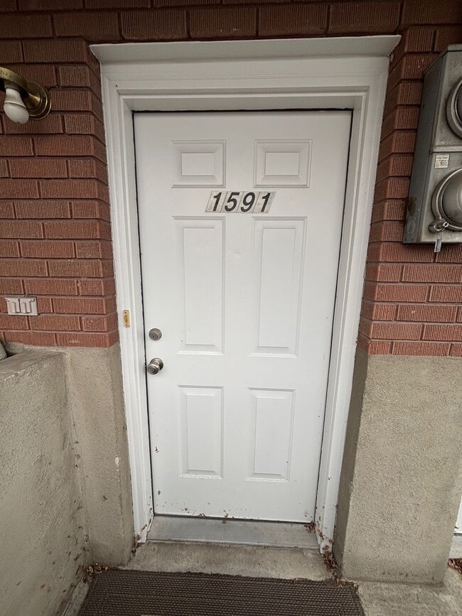 Building Photo - SINGLE FAMILY HOUSING -  2 bed/1 bath in Orem February Rent FREE