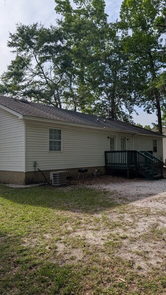 Building Photo - 813 Ash St Ext