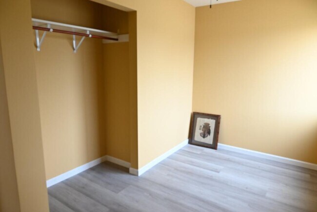 Building Photo - 10701 1/2 Doty Ave