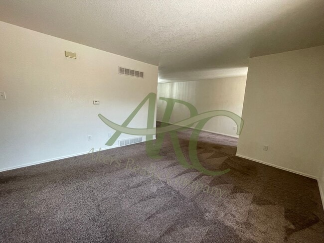 Building Photo - 2730 Poplar St