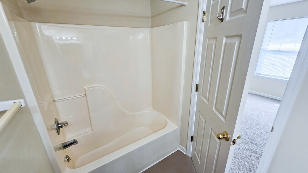 Building Photo - 140 Bright St