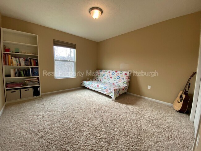 Building Photo - 449 Beech Dr