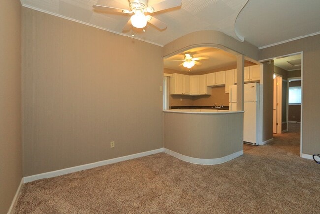 Building Photo - Charming 3 Bedroom 1 Bathroom Home
