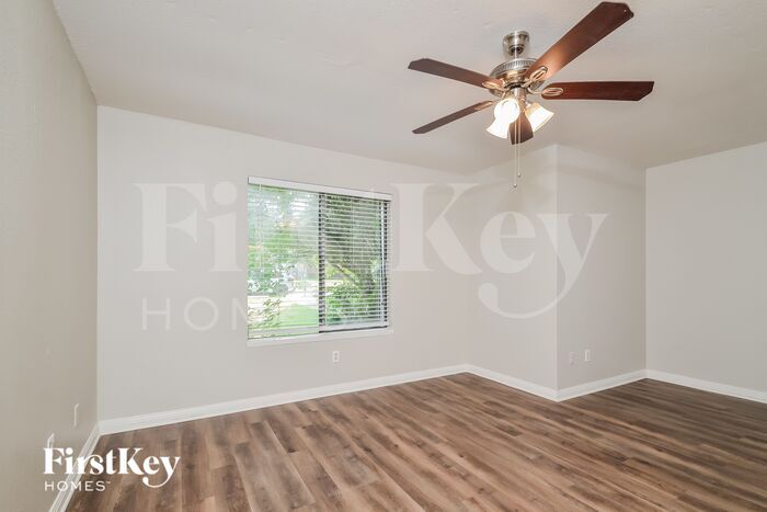 Building Photo - 3004 Charter Oak Dr