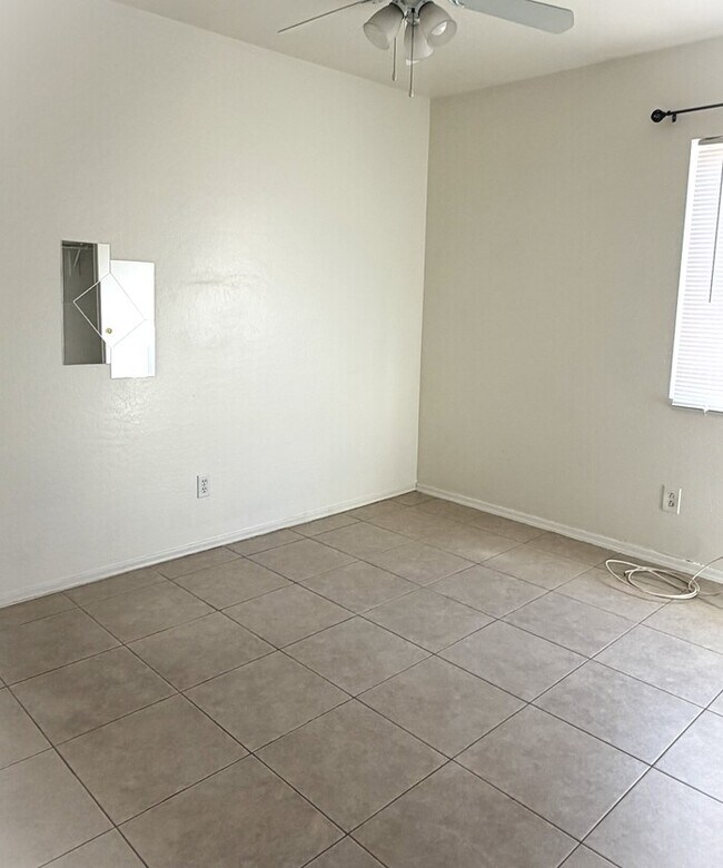 Building Photo - Cute 3-bedroom 2-bathroom home