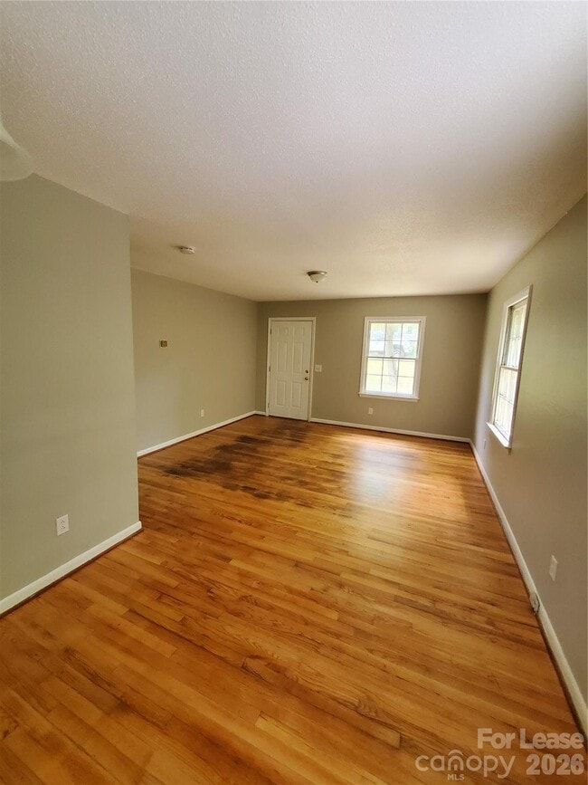 Building Photo - 1122 Rolling Ln