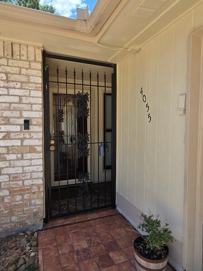 Building Photo - 4055 Cypressdale Dr