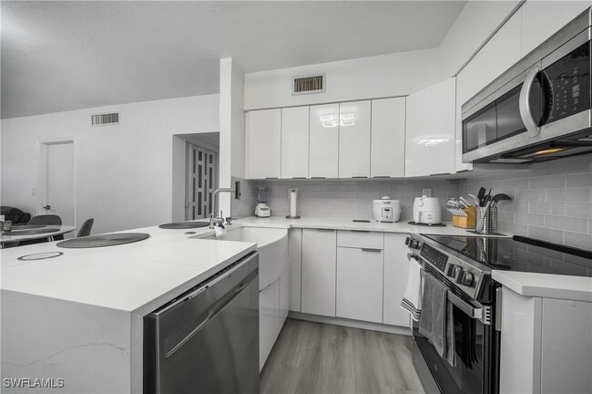 Building Photo - 201 S Collier Blvd