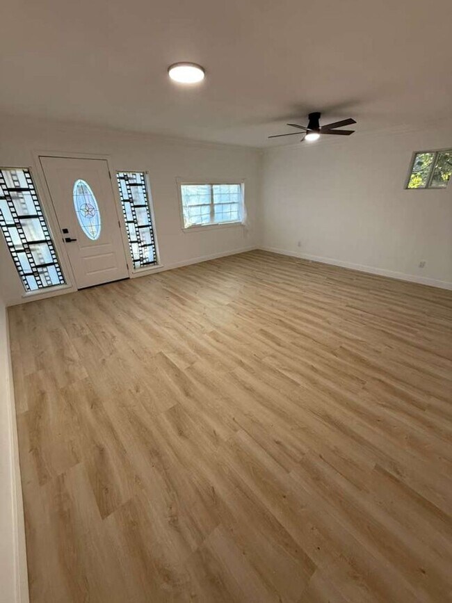 Building Photo - BEAUTIFUL HOME IN HOUSTON. MOVE IN READY!.