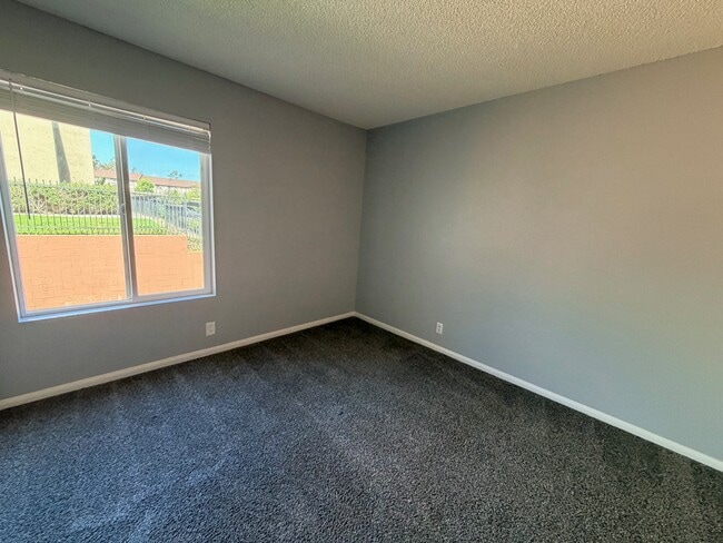 Building Photo - 433 Autumn Dr