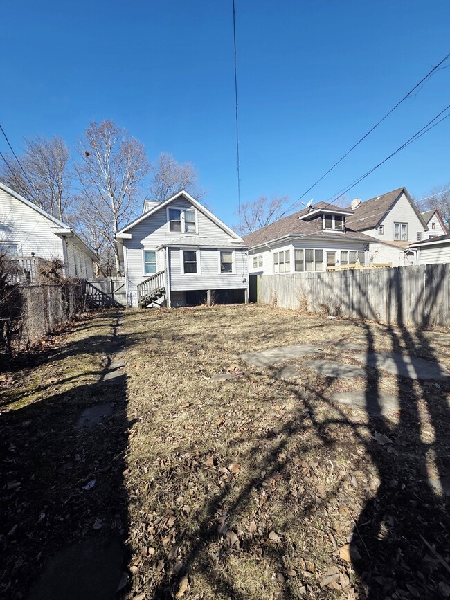 Building Photo - 12051 S Yale Ave