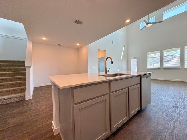 Building Photo - 2901 Louris Ln