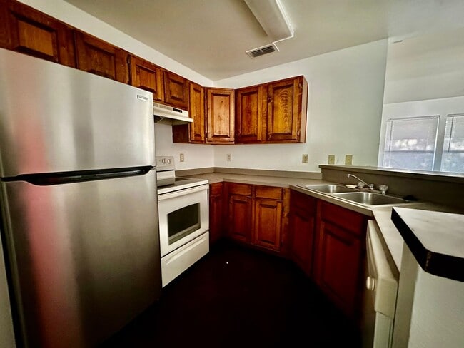 Building Photo - 3 Bedroom on Patriot