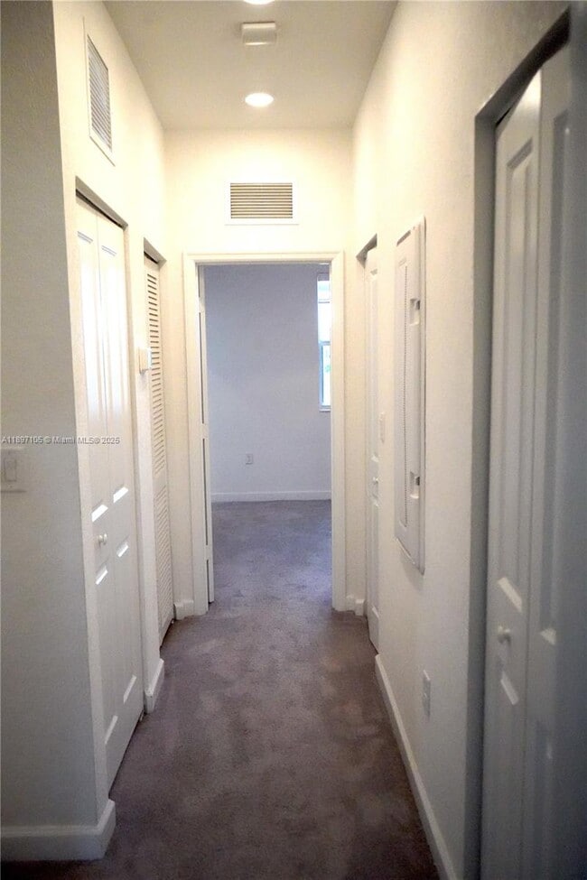 Building Photo - 1450 SE 26th Ter