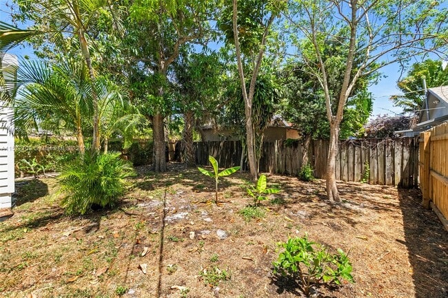 Building Photo - 637 37th St