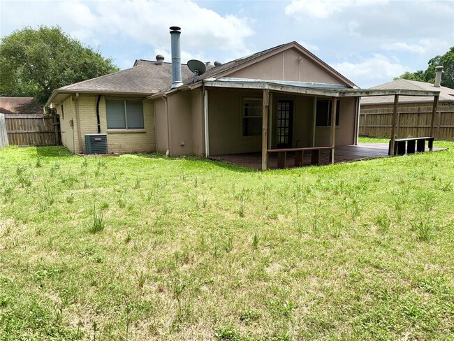 Building Photo - 10202 Hollow Canyon Dr