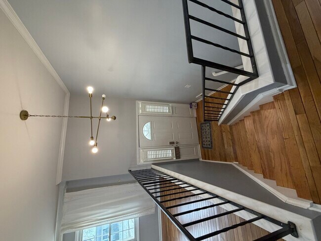 Building Photo - 1200 Glen Ln