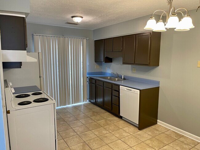 Building Photo - 103 Lovely Mount Dr