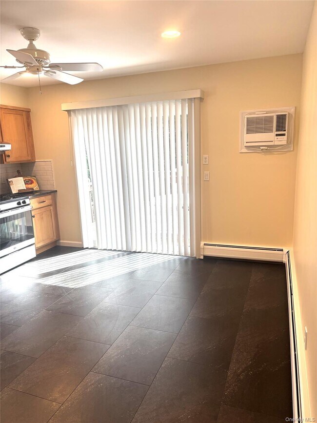 Building Photo - 95 Holland St