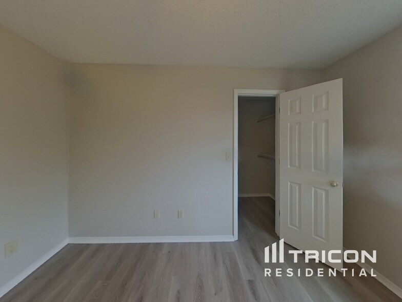 Building Photo - 6935 Fountain Ridge Cir