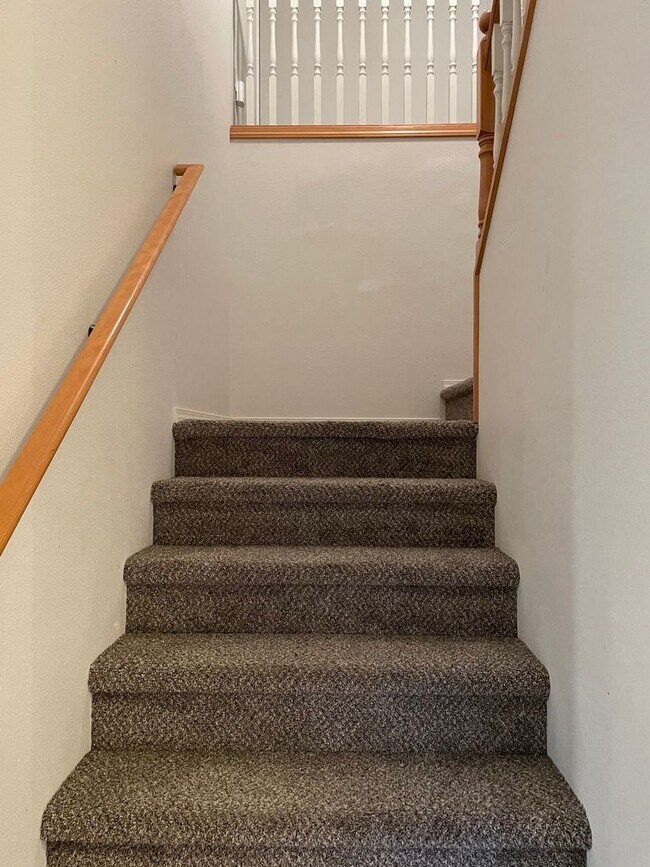 Building Photo - ***HALF MONTH RENT FREE***FANTASTIC 4 Bed 2.5 Bath Home in Salmon Creek! HUGE side yard and back ...