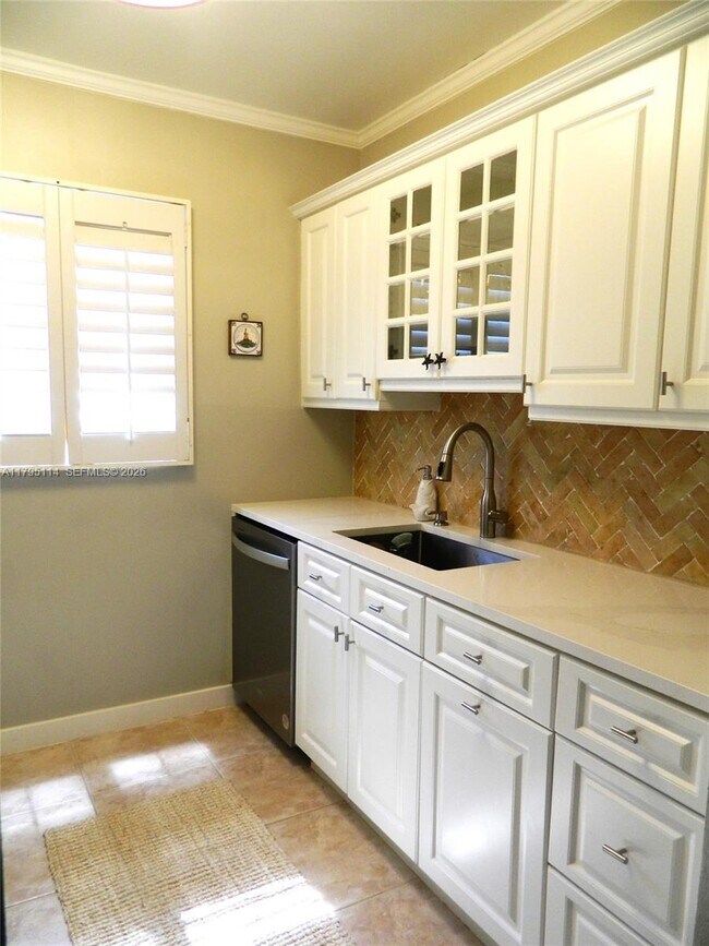 Building Photo - 624 Orton Ave