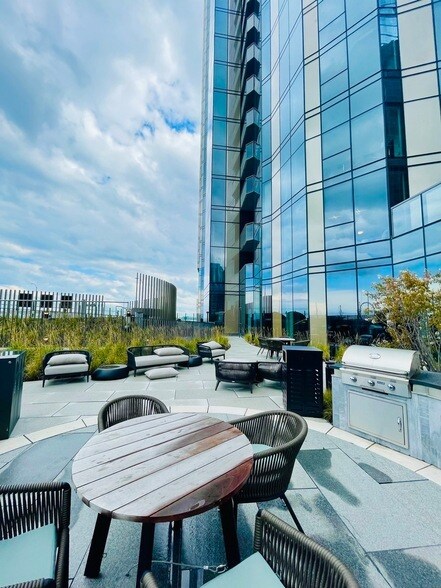 Building Photo - 211 N Harbor Dr