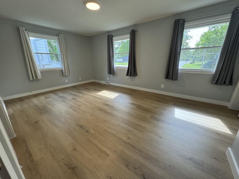 Huge Master Bedroom with Two Closets - 2862 N 124th St