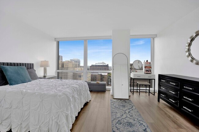 Building Photo - 340 W Diversey Pkwy