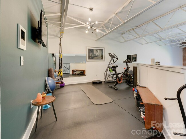 Building Photo - 935 Westmere Ave