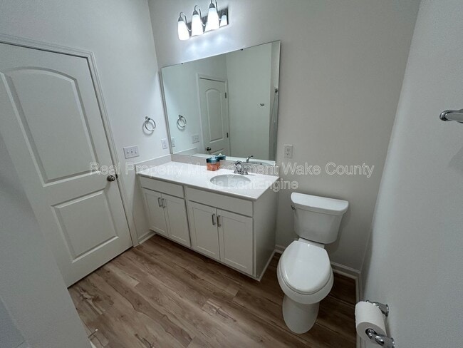 Building Photo - 403 St Clair Dr