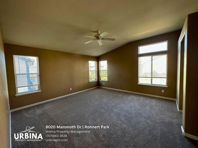 Building Photo - Spacious 4BR/2.5BA Home with 3 Car Garage in the M Section of Rohnert Park!