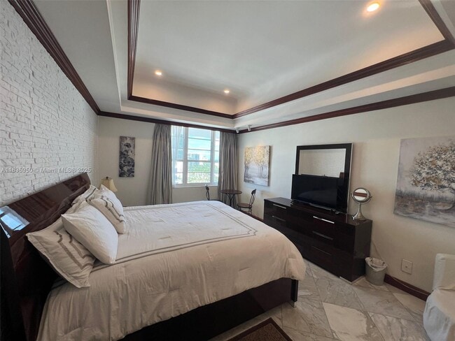 Building Photo - 100 Lincoln Rd