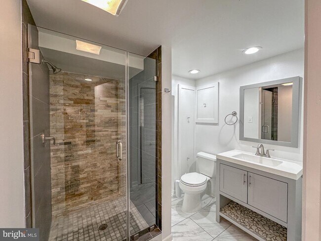 Building Photo - 226 Guthrie Ave