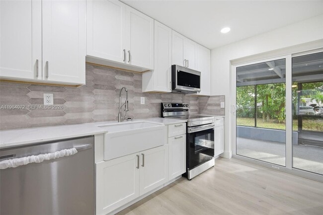 Building Photo - 3548 SW 16th Ct