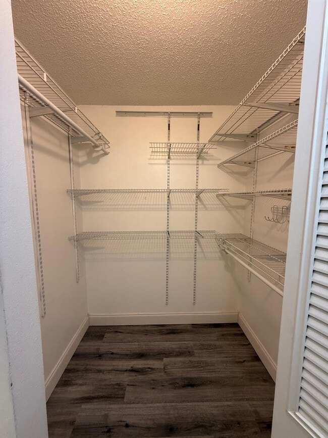 Building Photo - 9430 Poinciana Pl