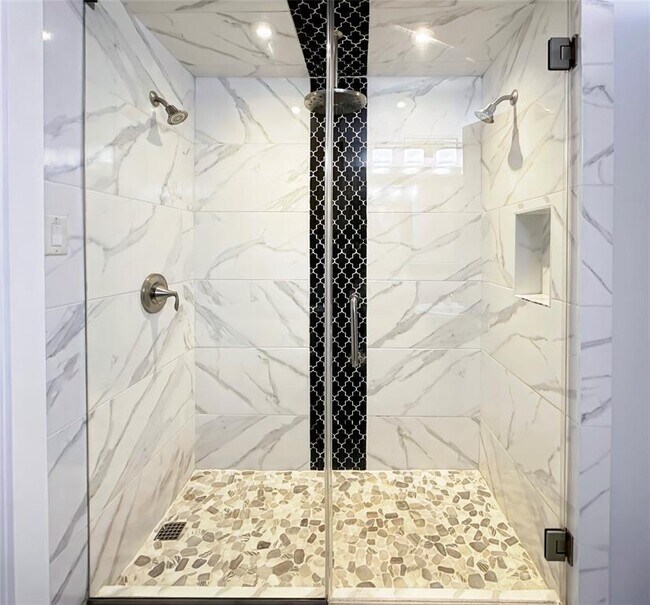 Building Photo - 2931 E 12th St