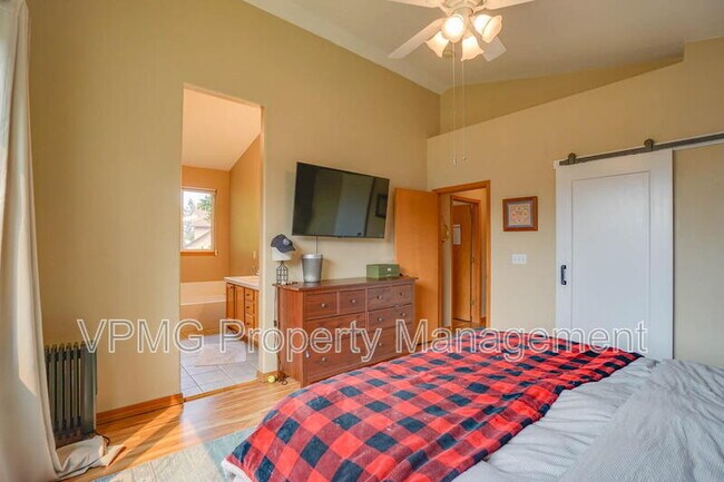 Building Photo - 1204 NE 89th Ave