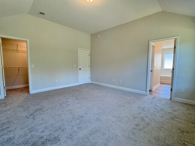 Building Photo - AVAILABLE OCTOBER 2025 [PET FRIENDLY]