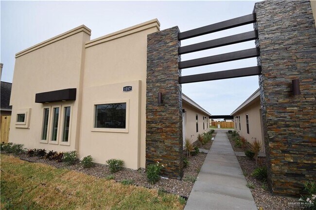 Building Photo - 1217 Upas Dr