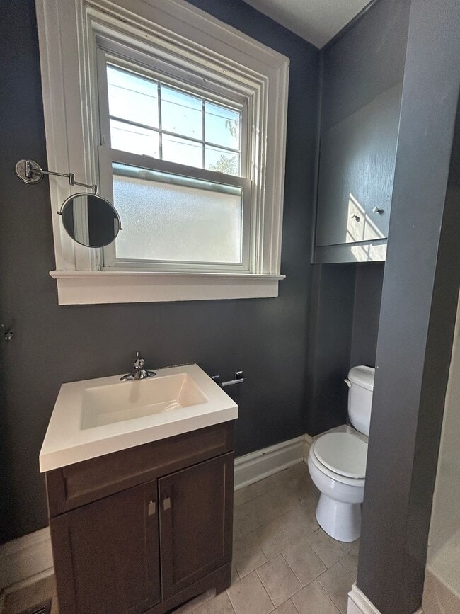 Building Photo - 3 Bedroom 1.5 bath home in Davenport