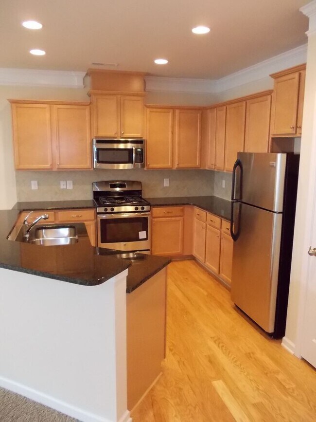 Building Photo - 3 Bed 2.5 Bath 2 story townhome in Christe...