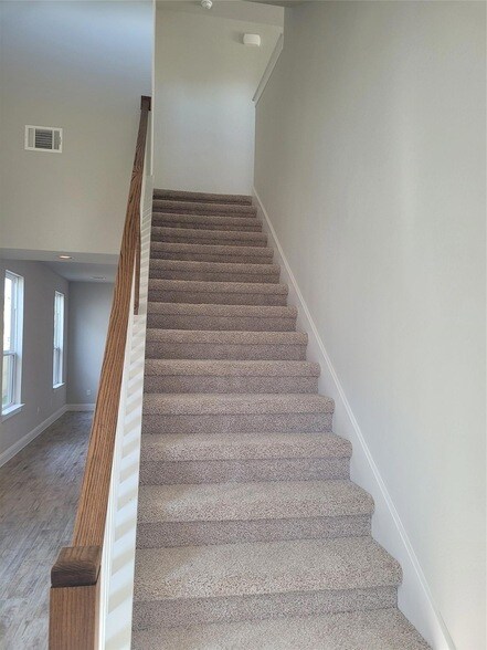 Building Photo - 120 Free Stone Dr