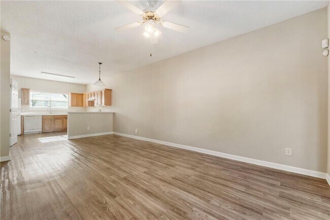 Building Photo - 6750 Sunset Hills Blvd