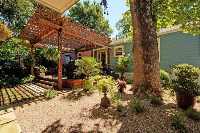 Building Photo - 4108 Sinclair Ave