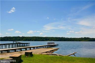 Building Photo - 20 Sandy Ln